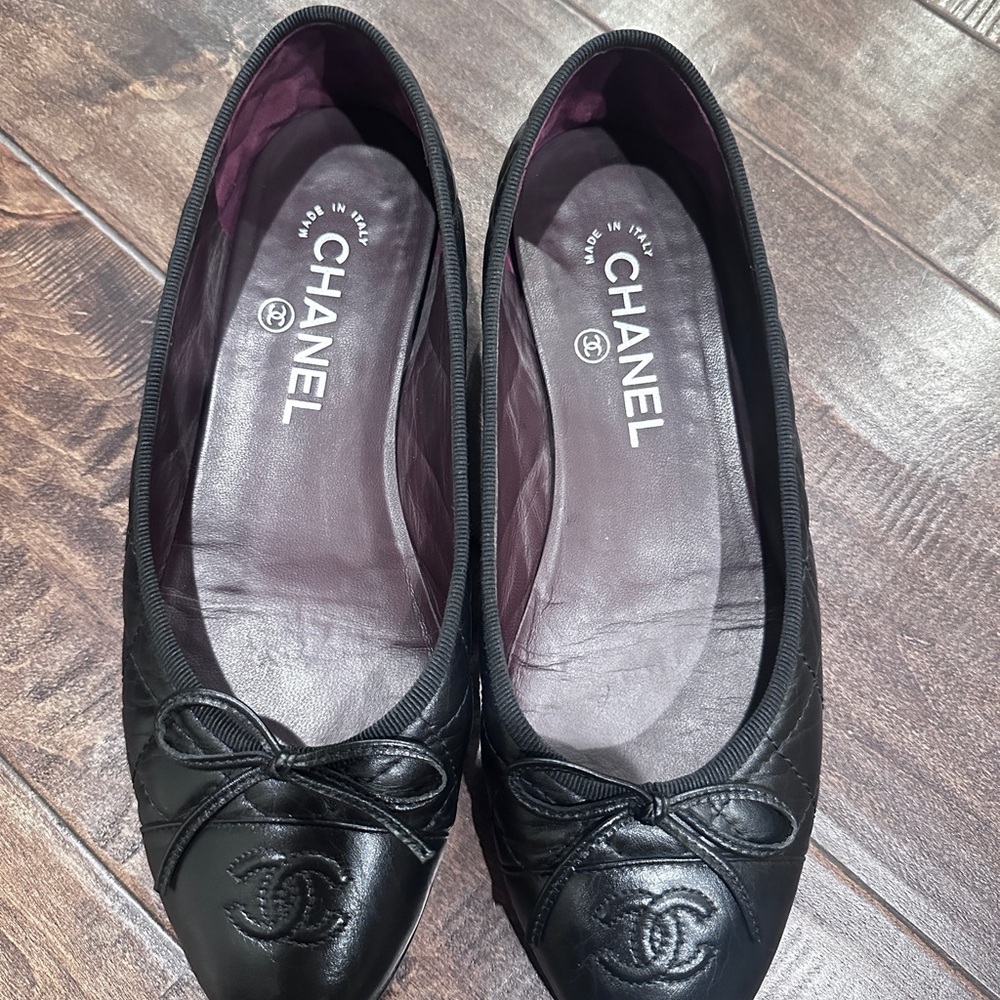 CHANEL Black Quilted Leather Ballet Flats with Bow